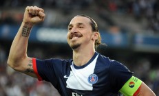 开云体育中国官网-凯恩双响炮点燃三狮军团，英格兰客场横扫巴黎书写历史新章