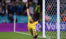 开云在线直播-瑞士中场表现抢眼，意大利现体能不足问题的简单介绍