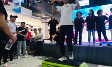 开云体育APP下载-江西省体育中心球场上一番激烈比拼，胜者欢庆