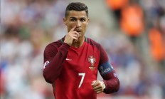 开云APP-奥运周期关键战焦点战，浙江队连续得分压制猛龙，展现中国篮球新锐力量