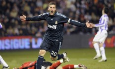 开云体育平台APP-红魔铁骑碾过蓝桥，苏亚雷斯独舞定义英超巅峰夜