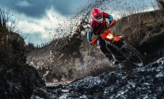 开云官网-凯尔特人最后时刻击败新疆队，利拉德成为关键先生