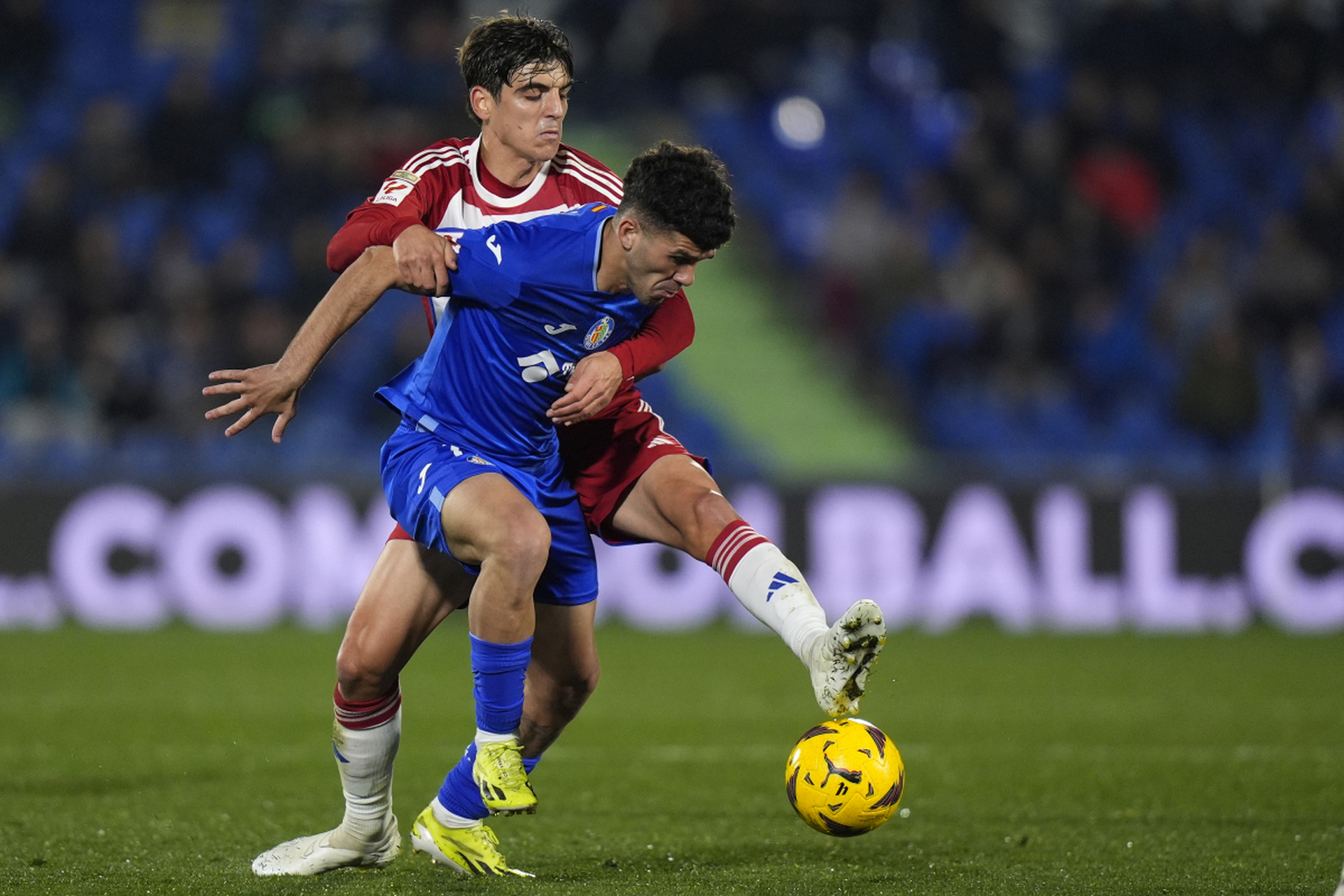 包含格拉纳达主场爆冷击败皇家社会的词条