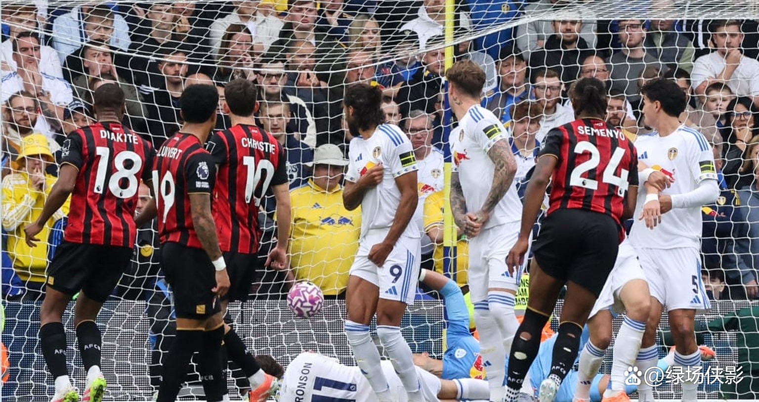 包含利兹联队长受伤下场，影响球队稳定性的词条