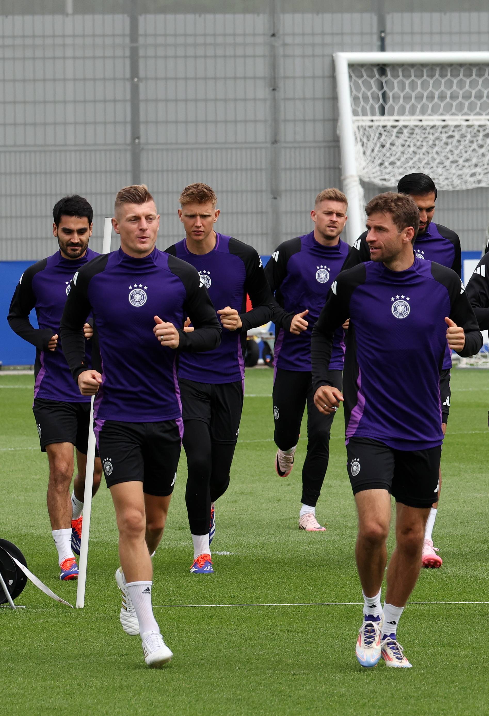 欧洲球场上精彩绝伦的足球战的简单介绍 欧洲球场上精彩绝伦的足球战的简单介绍