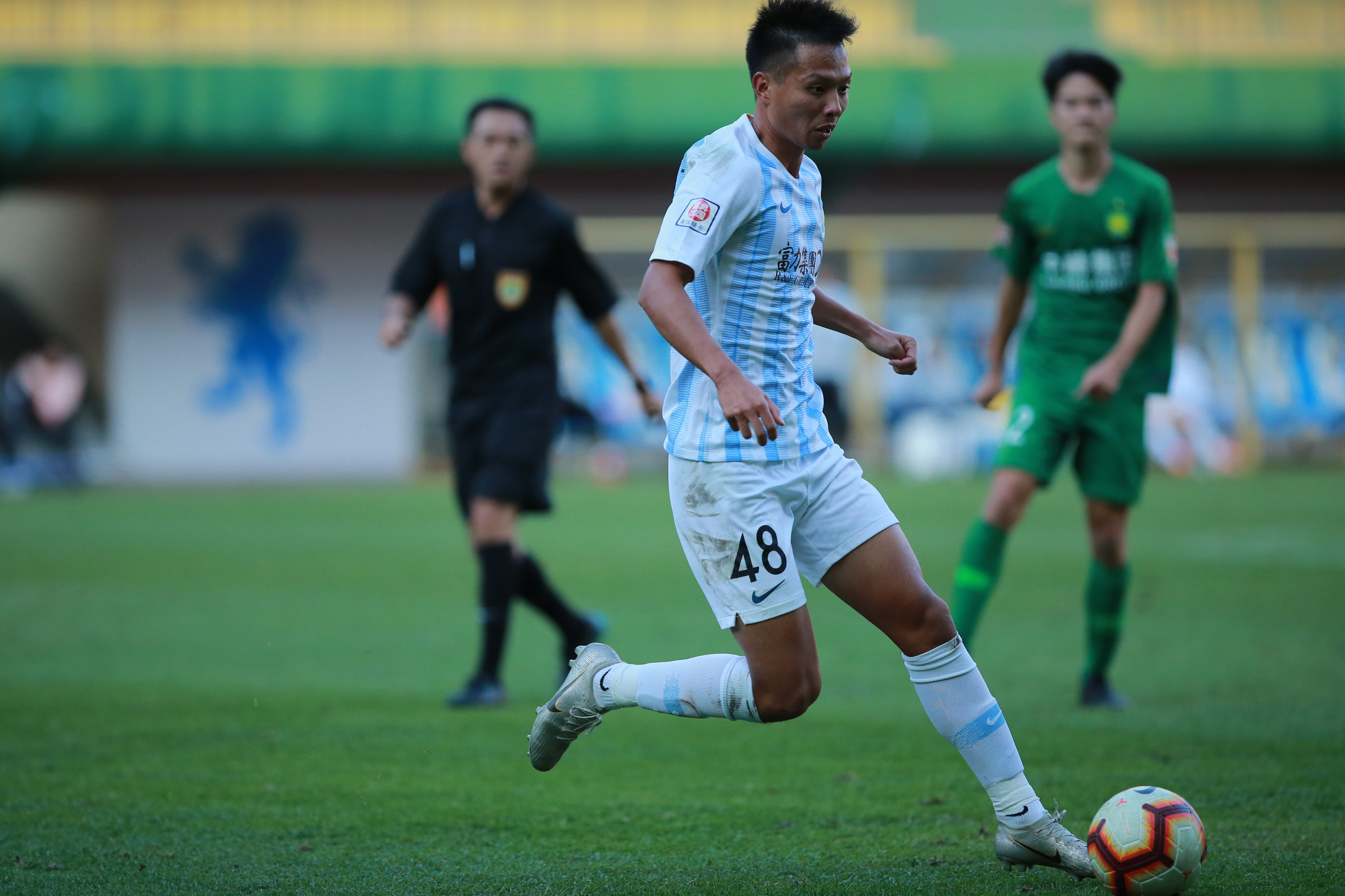 富力队在比赛中展现出侵略性进攻，迅速取得优势的简单介绍