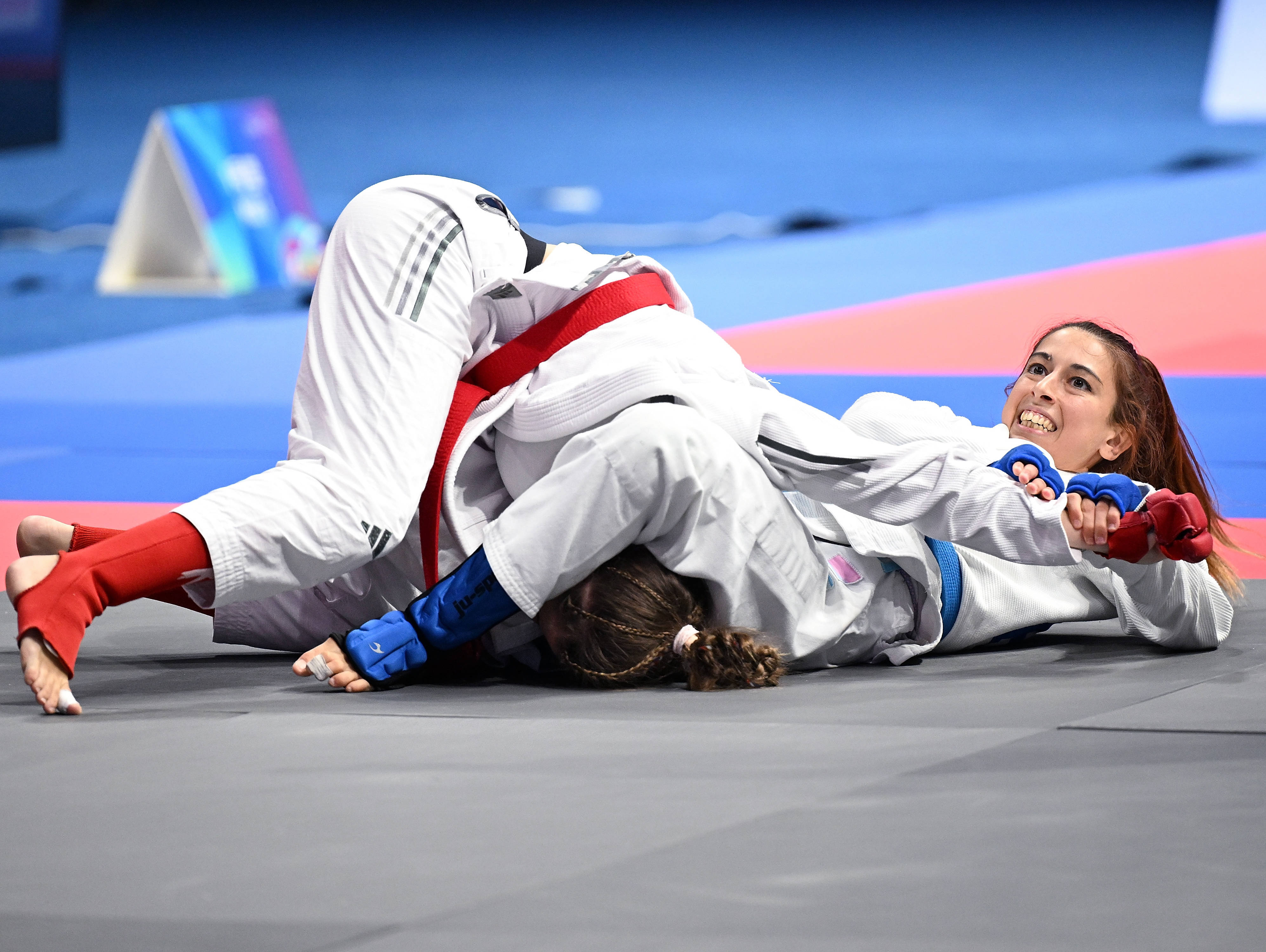 柔道比赛女子决赛一触即发，日本选手技压群芳夺金！