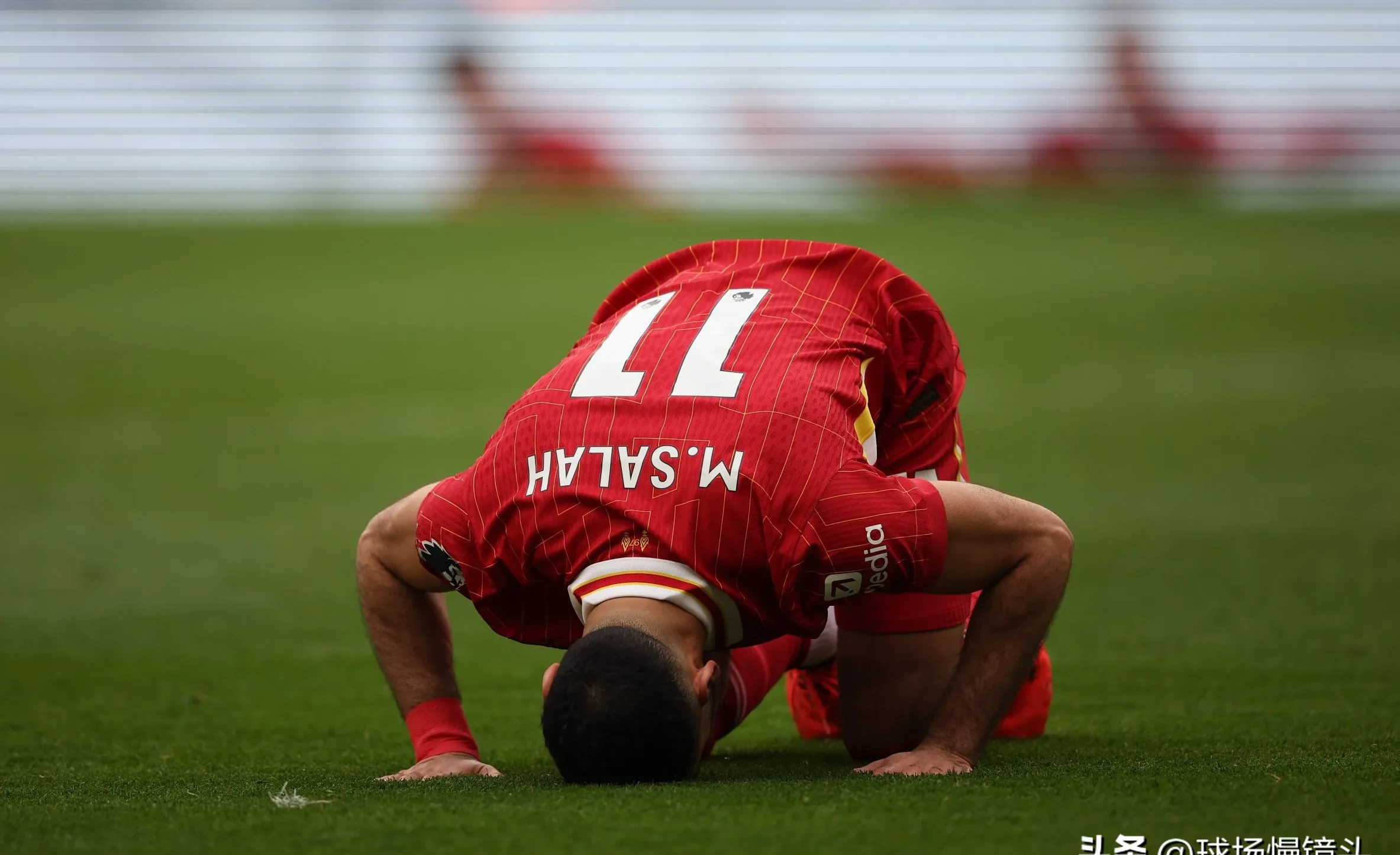 包含尤文图斯球员受伤下场，造成后防漏洞的词条