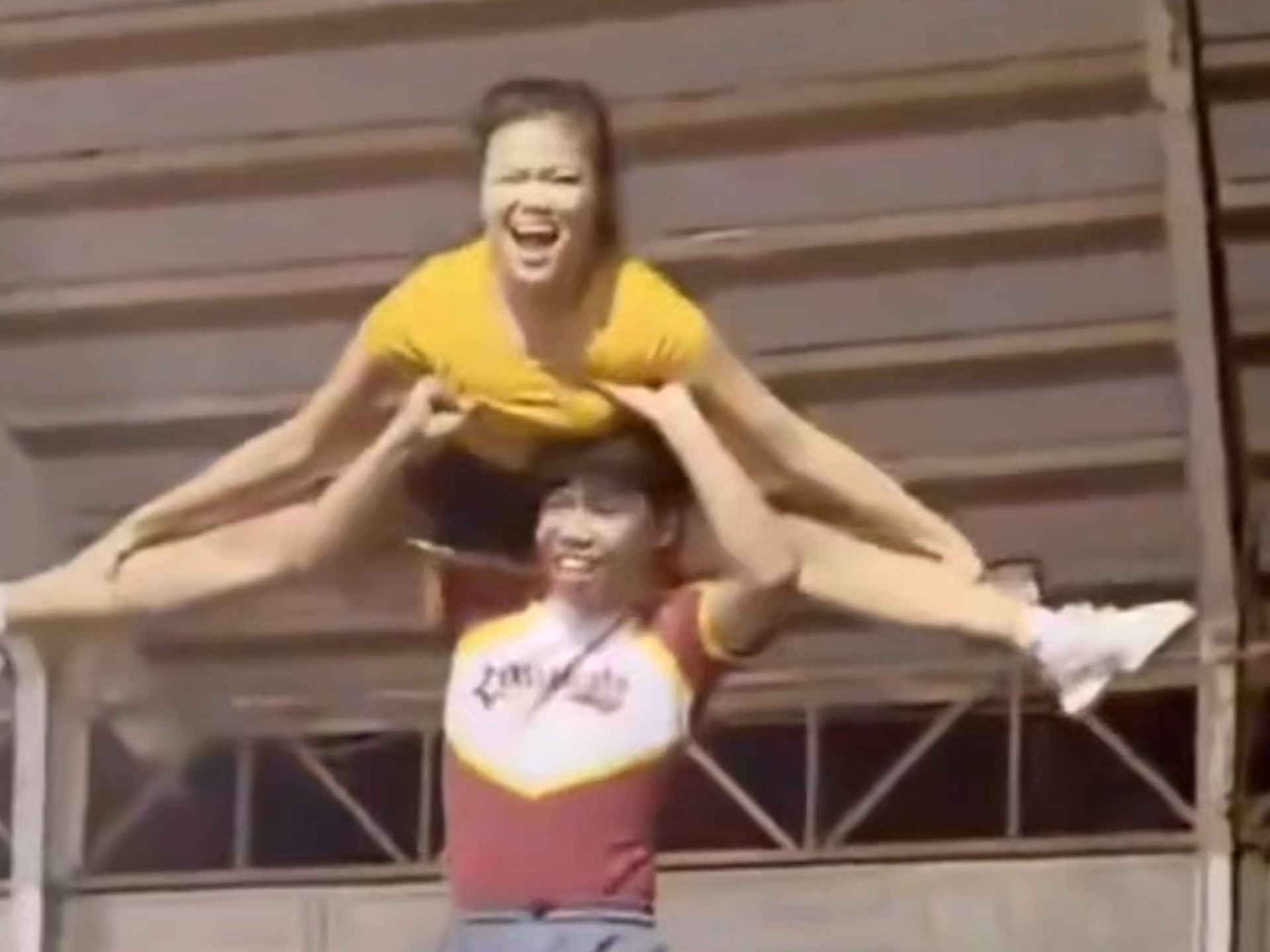 体操比赛现场笑点不断，法国选手获胜的简单介绍