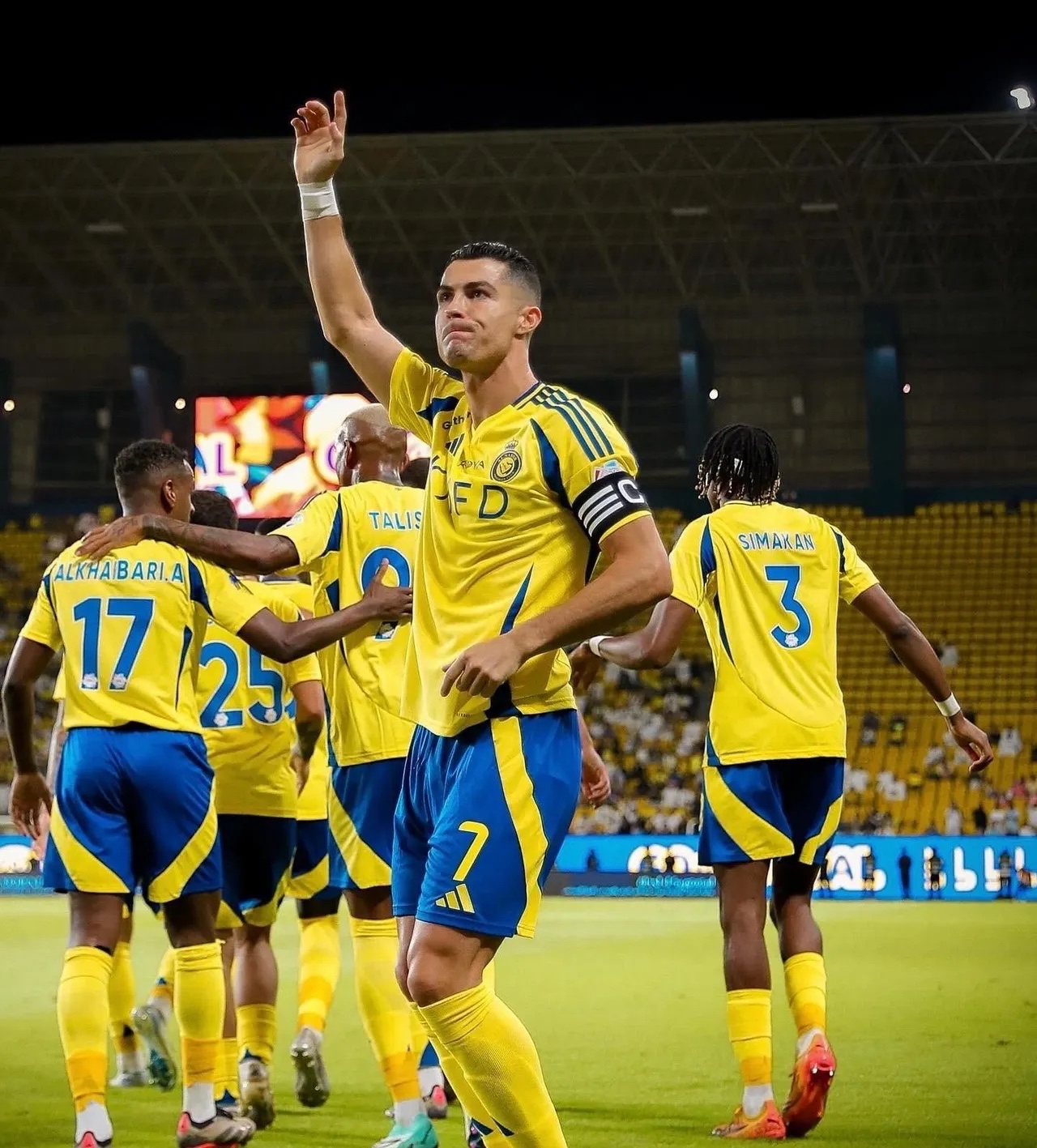 包含克罗地亚完胜波兰，德布劳内带队取胜的词条