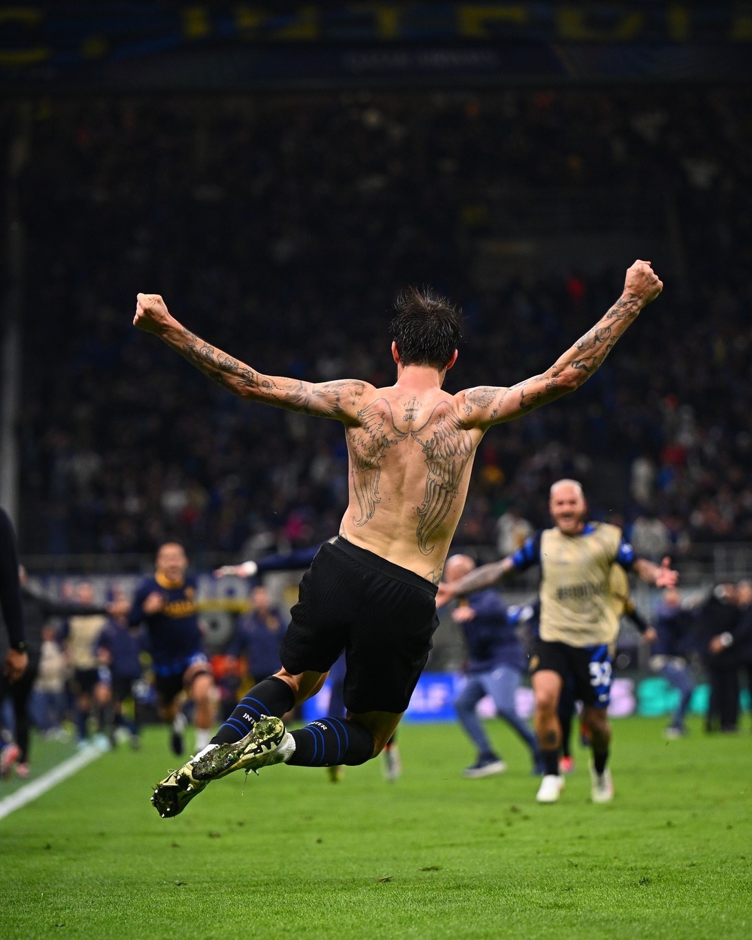 关于国际米兰横扫马赛,皮克点燃赛场的信息 关于国际米兰横扫马赛,皮克点燃赛场的信息