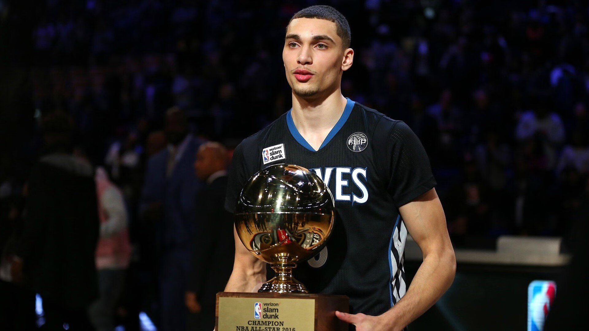 霍勒迪点燃赛场,黄蜂封锁浙江队—一场团队意志的胜利