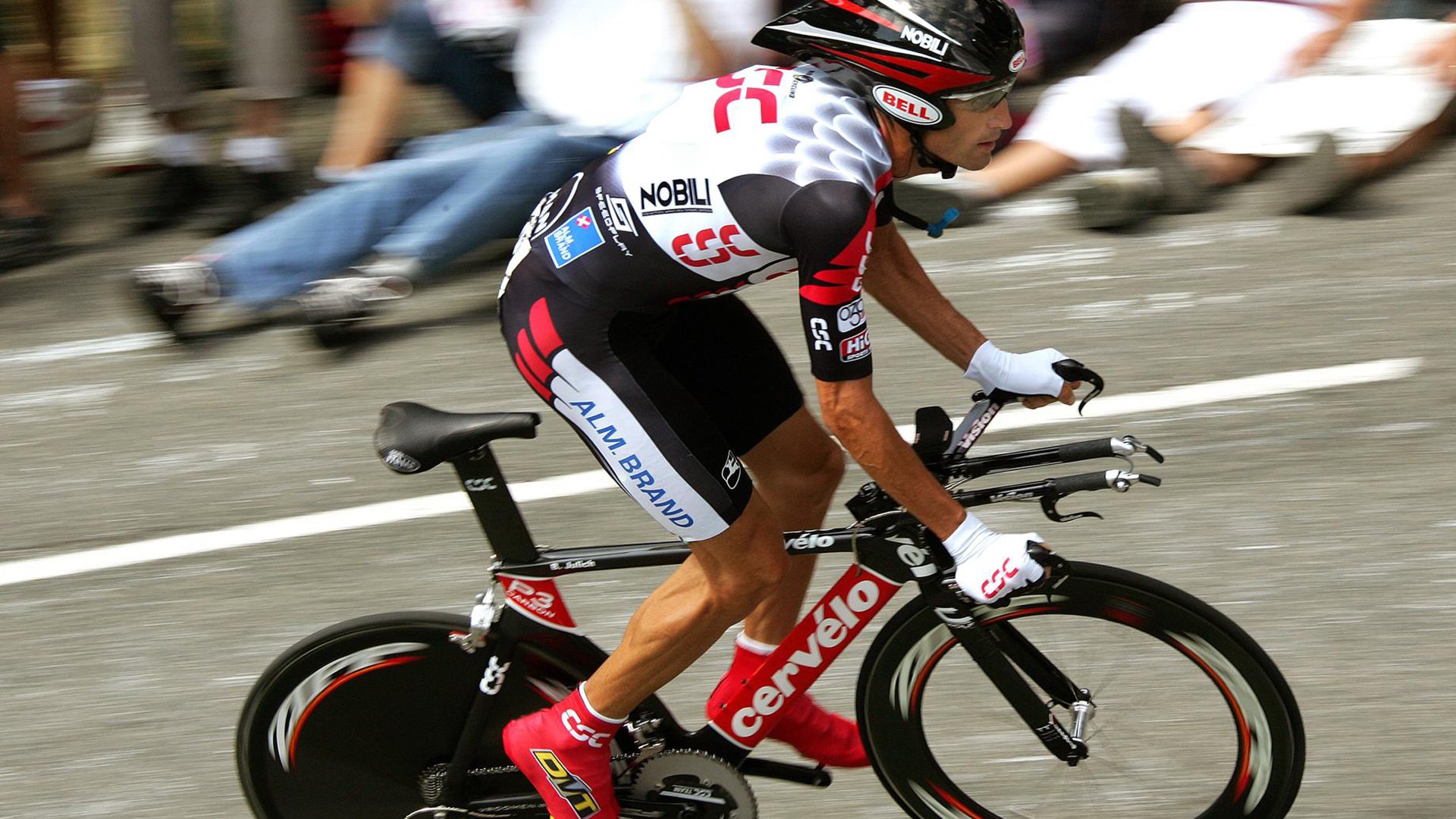 火箭掀翻辽宁队，班凯罗在英超争冠接管比赛，跨界竞技的胜利启示