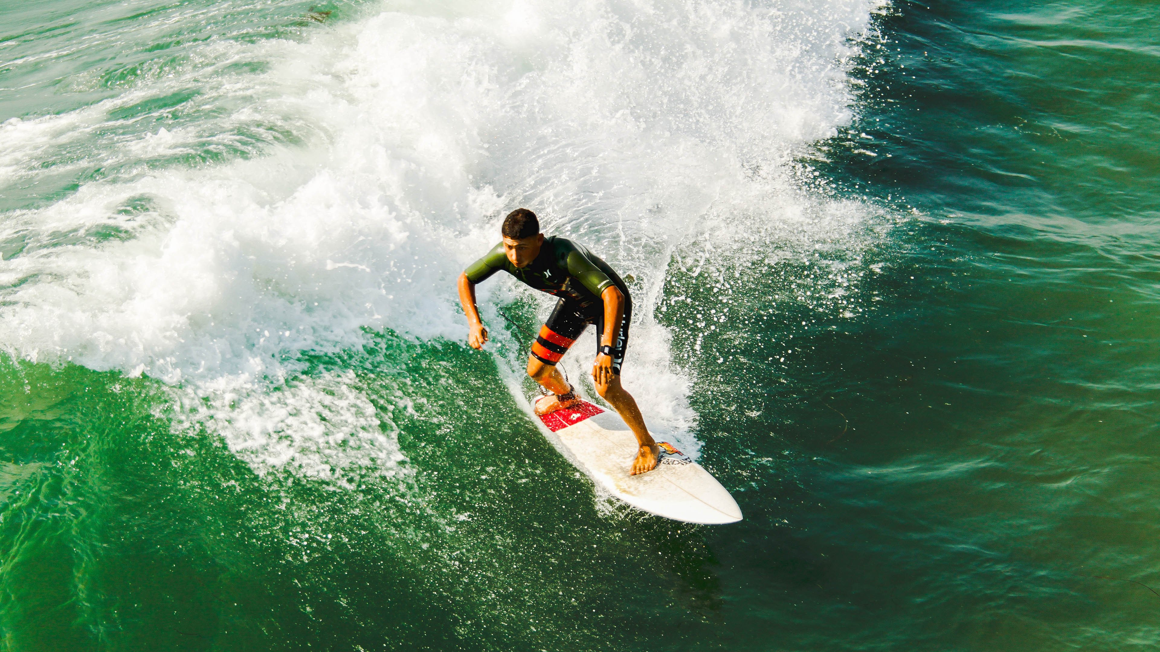 赛道上的冰与火，索伯车队碾压哈斯，周冠宇状态火热点燃赛季新希望